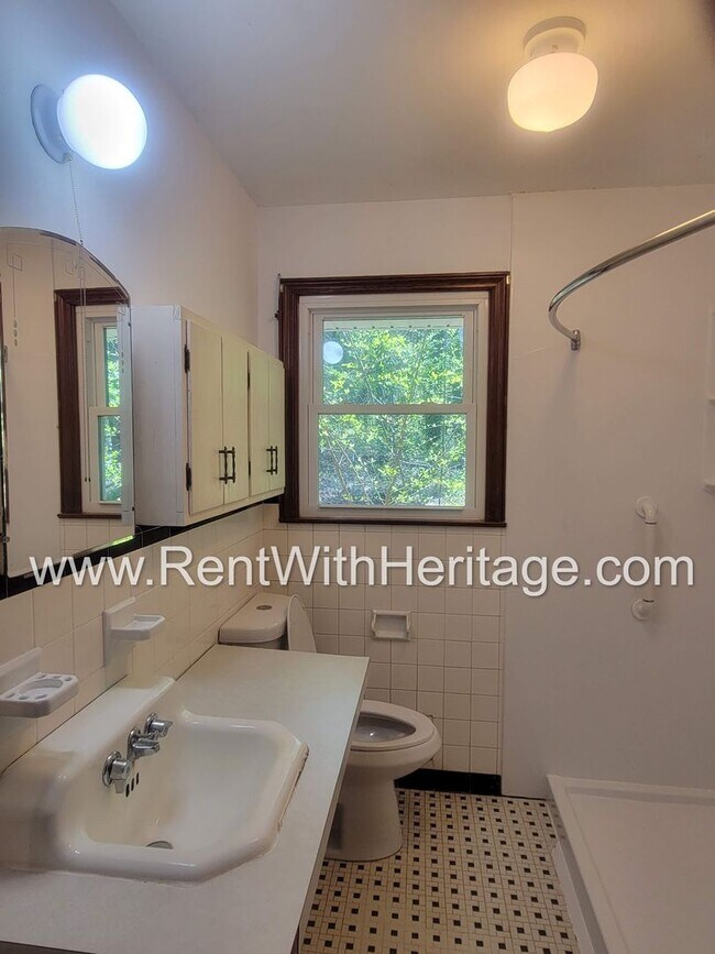 Building Photo - GRAMPA'S BUNGELOW - AWESOME BRICK RANCH WITH FULL UNFINISHED BASEMENT / GREAT LOCATION