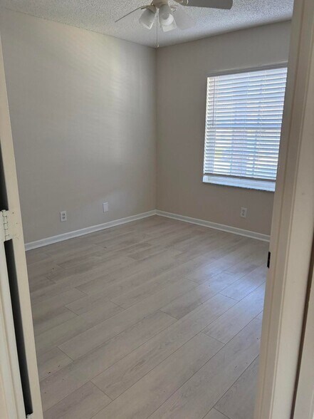 Building Photo - 10749 Cypress Lake Ter