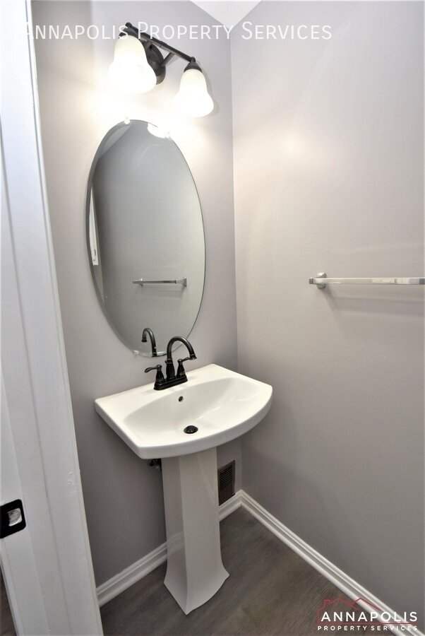 Building Photo - 109 Pinecove Ct