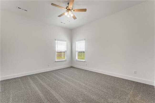 Building Photo - 800 Lewis St