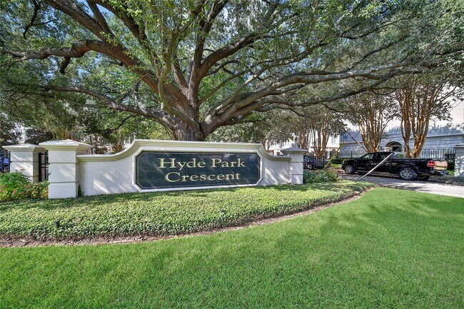 Building Photo - 1515 Hyde Park Blvd