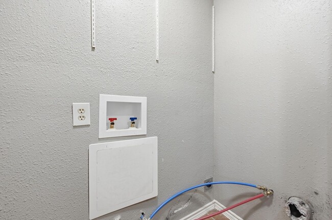 Building Photo - Upgraded Duplex in Arlington!