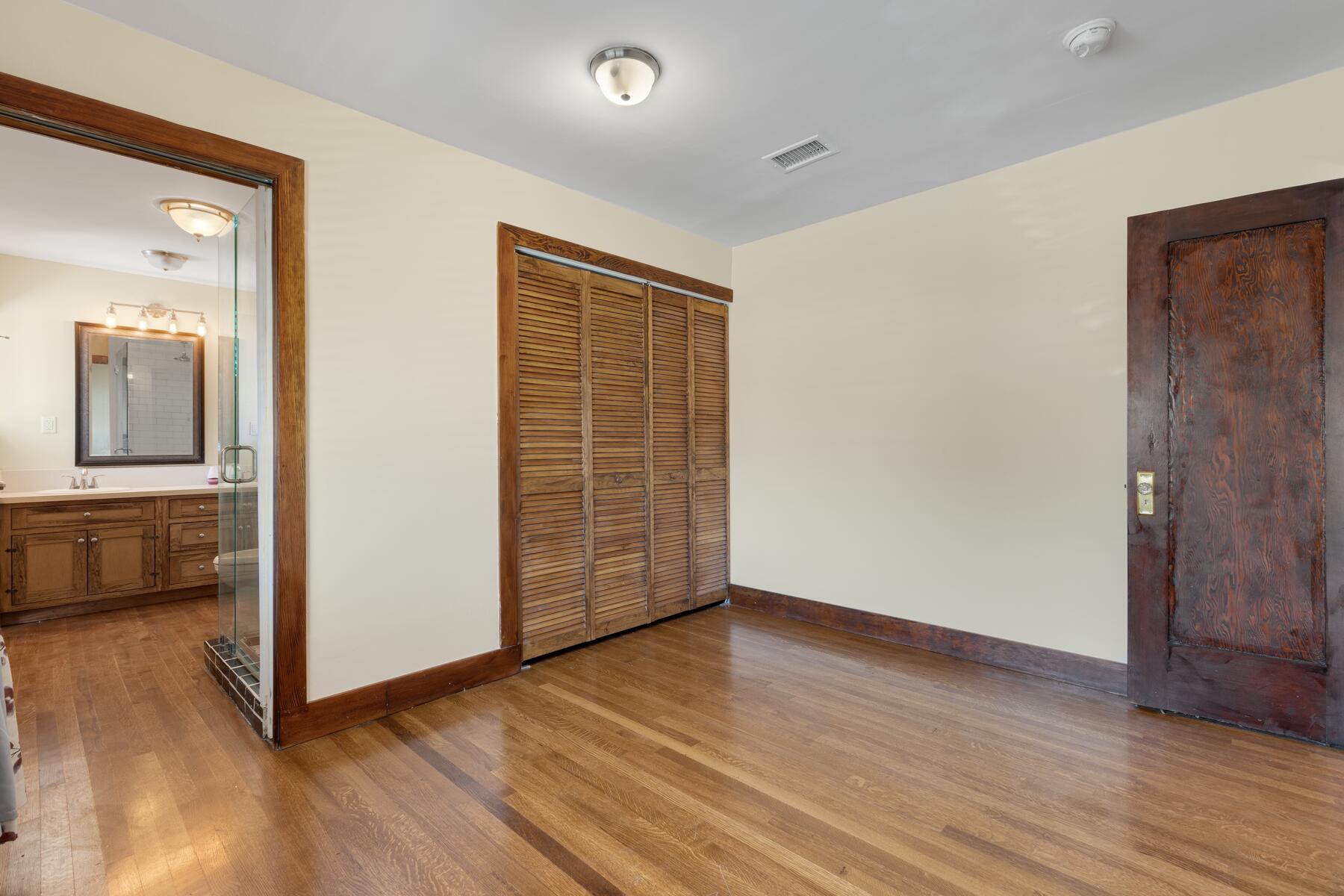 Building Photo - 1168 N Westmoreland Ave