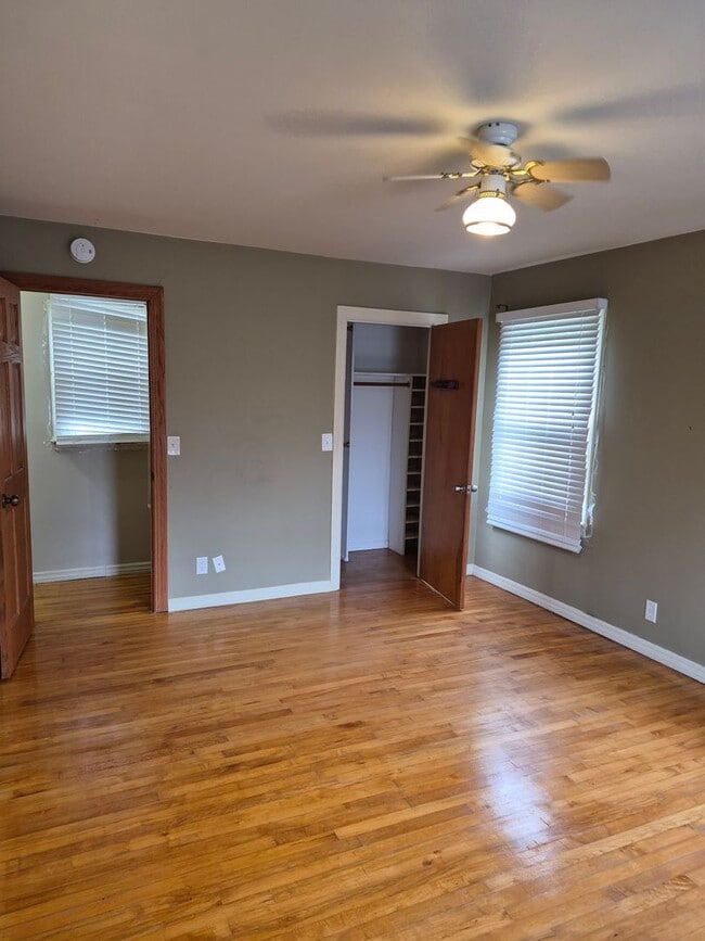 Building Photo - 4636 Wakefield Ave NE