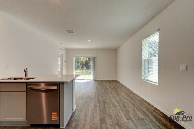 Building Photo - 982 Commons Way