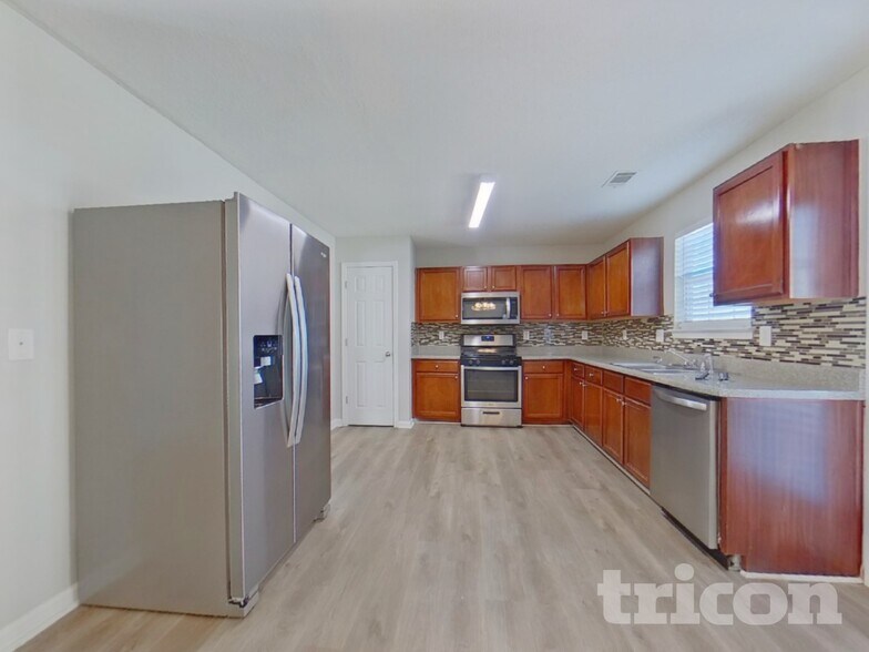 Building Photo - 6936 Foxmoor Way