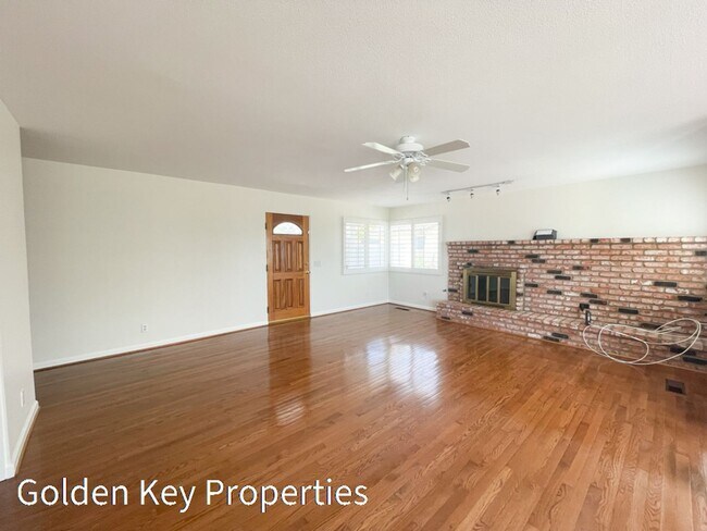 Building Photo - Beautiful ocean-view home located in the h...