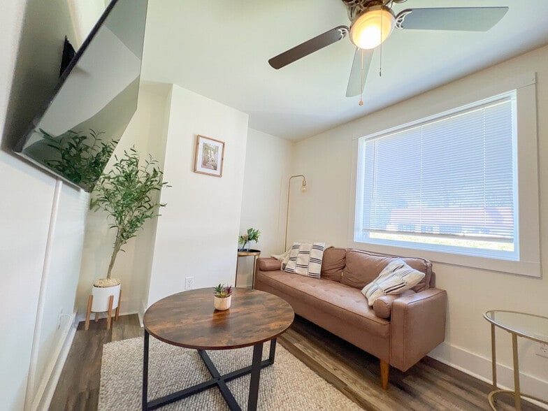 Building Photo - 401 Cedar Lane Rd