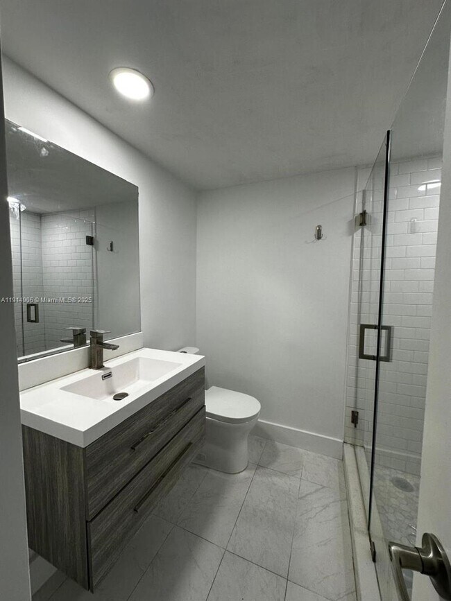 Building Photo - 5600 Collins Ave