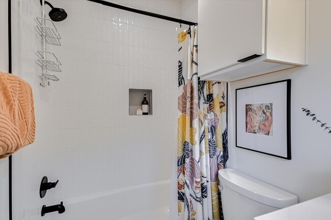 Building Photo - 410 W Alpine Rd