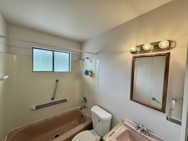 Building Photo - 1499 S Columbian Way