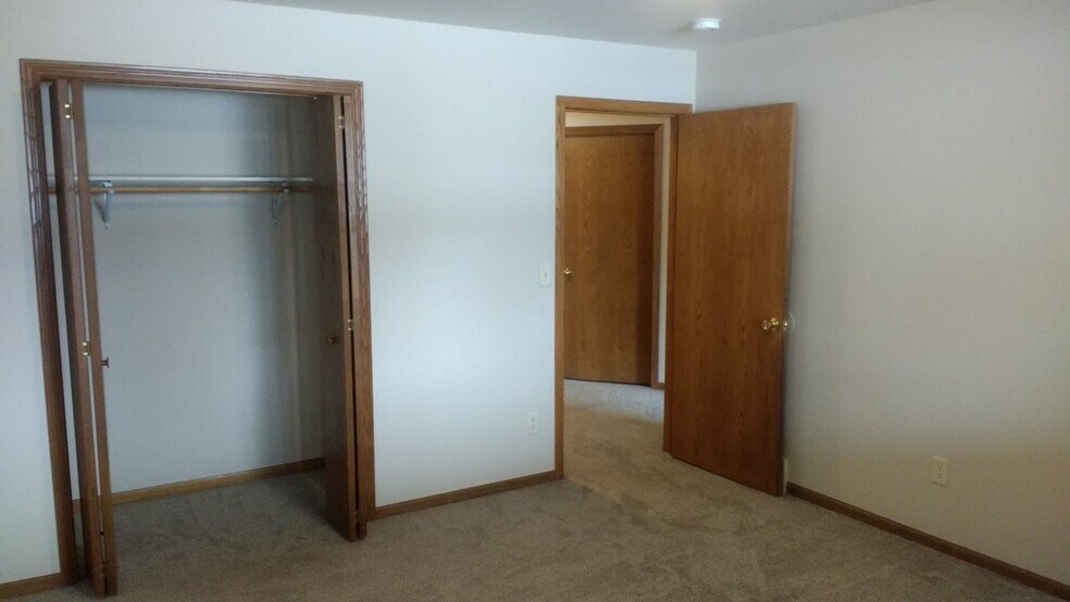 Building Photo - 1025 Pine Cone Ln