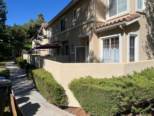 Building Photo - 4 Bedroom Townhome for Rent in Stevenson R...