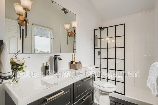 Building Photo - 287 S Holly St