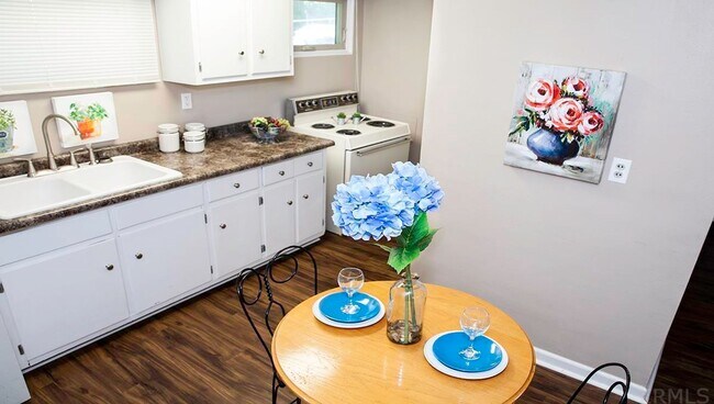 Building Photo - 2 bedroom and 1 bath