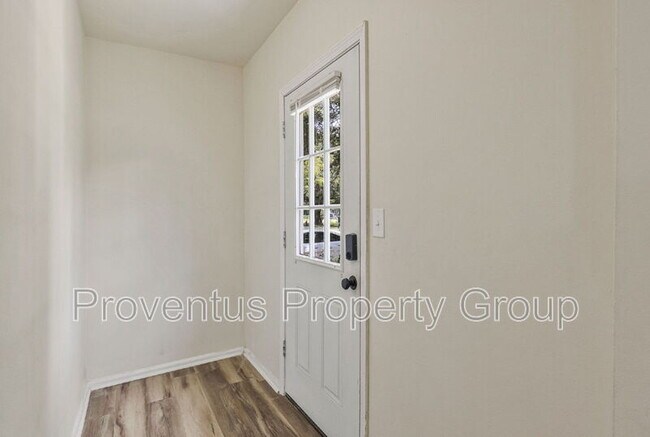 Building Photo - 305 Chaseville St