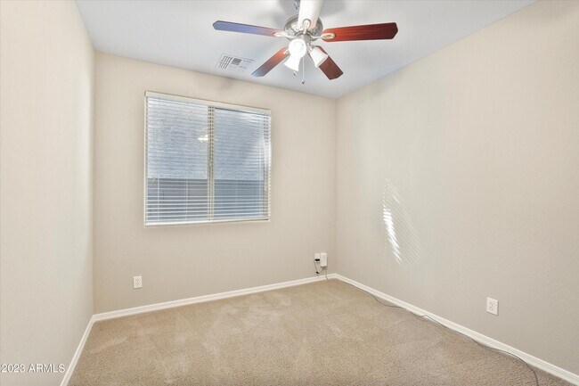 Building Photo - 3842 E Cat Balue Dr