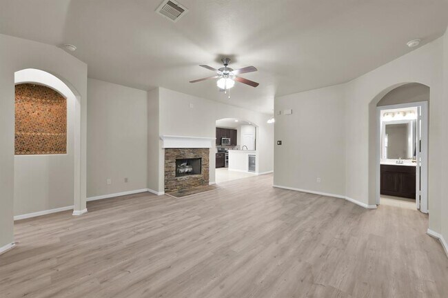 Building Photo - 973 Doire Dr