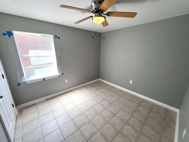 Building Photo - Baker Trails Apartments