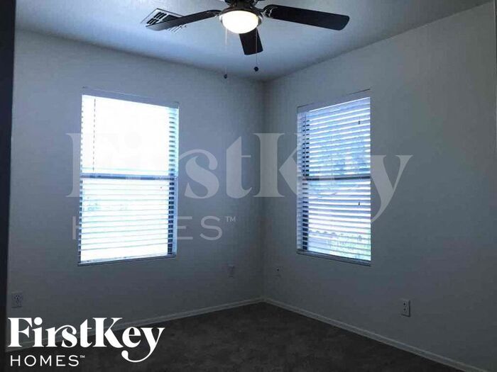 Building Photo - 9032 E Pampa Ave