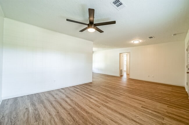 Building Photo - 1 E Southlawn Ave