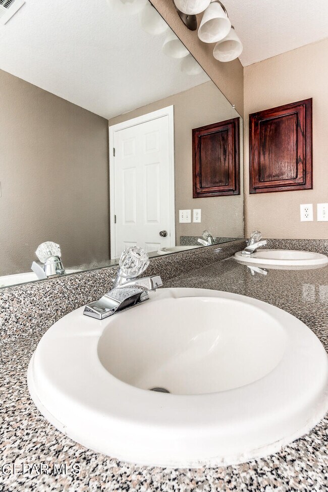 Building Photo - 3289 Emerald Point Dr