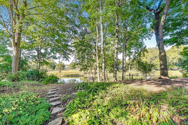 Building Photo - 534 River Front Cir