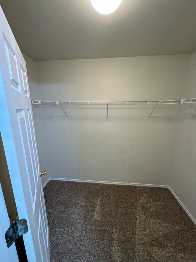 Building Photo - Available Now – Spacious 3 Bedroom, 2.5 Bath Home in a Prime Corvallis Location