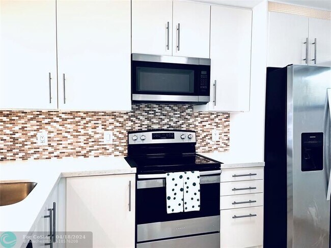 Building Photo - 112 Lake Emerald Dr