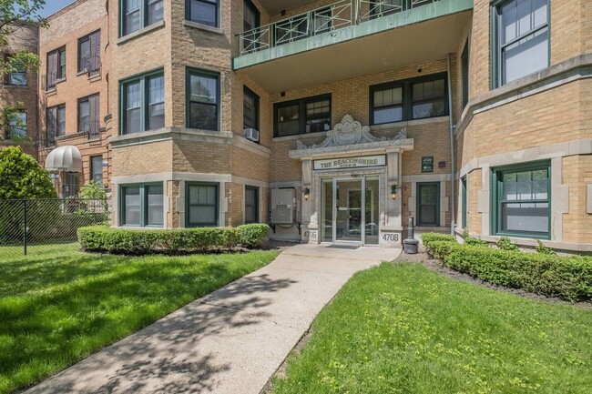 Primary Photo - 4706 N Beacon St