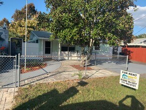 Building Photo - 3 bedroom 1 bath recently refurbished  with large fenced backyard ,close to shopping and the beach