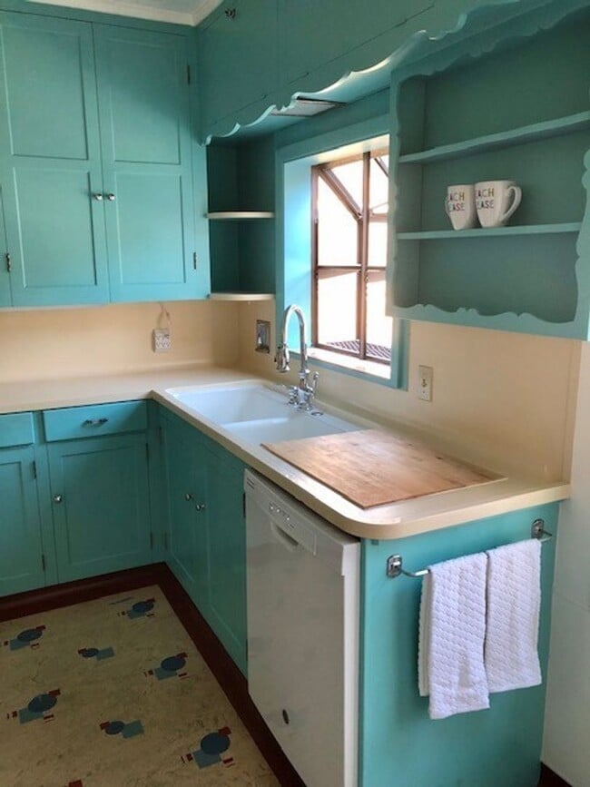 Building Photo - Cozy Gearhart Cottage