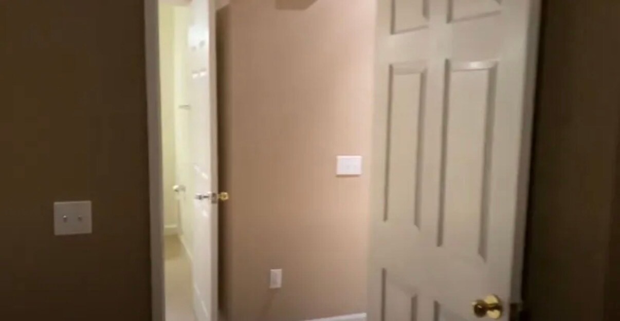 Building Photo - 26432 Arboretum Way