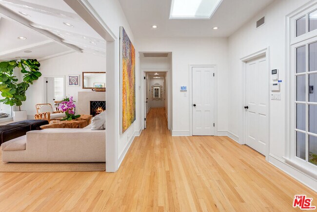 Building Photo - 797 Amalfi Dr