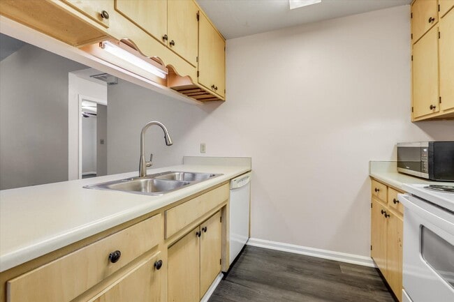 Building Photo - 1901 Gina Dr