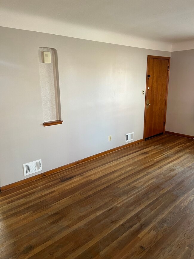 Building Photo - 6125 Ridge Rd.