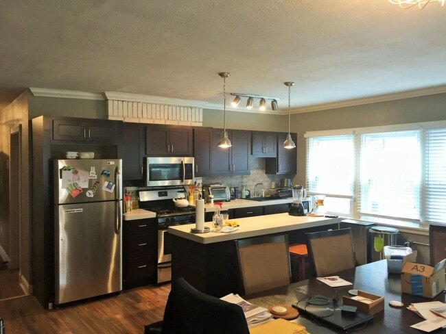 Building Photo - 6329-6331 Bartlett