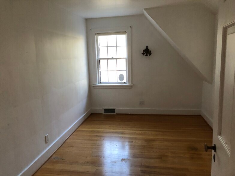 3rd bedroom - 10 Darroch Rd