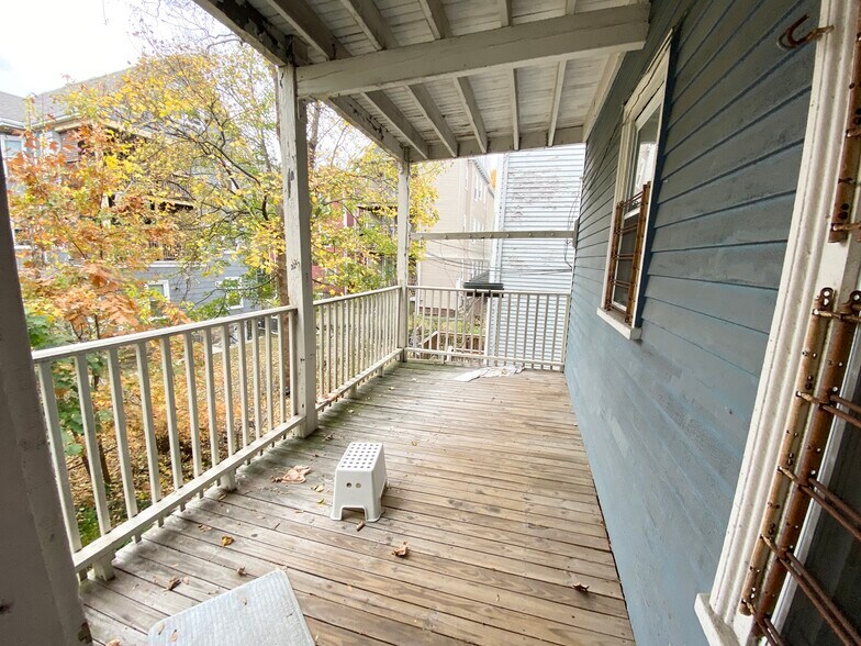 Building Photo - 10 Sachem St