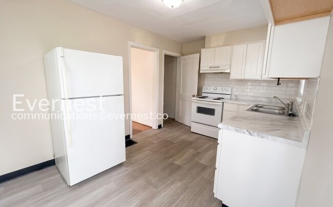 Building Photo - 969 Sheridan Ave