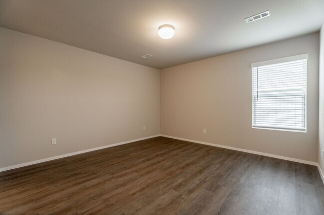 Building Photo - 1259 Oak St