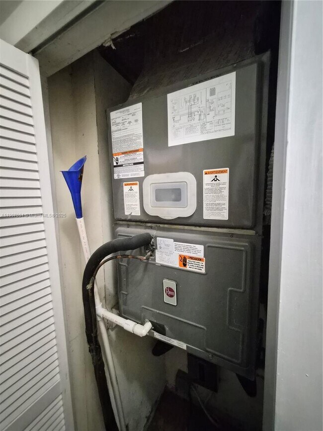 Building Photo - 10904 SW 72nd St