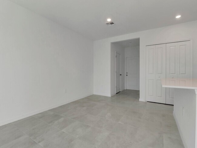 Building Photo - Modern New Construction Townhome in Desirable Lakewood Ranch – Up to 1 Month Free