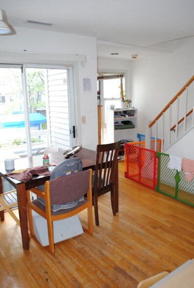 Primary Photo - 31 Henry St