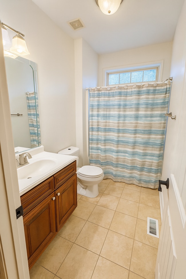 Building Photo - 736 River N Blvd