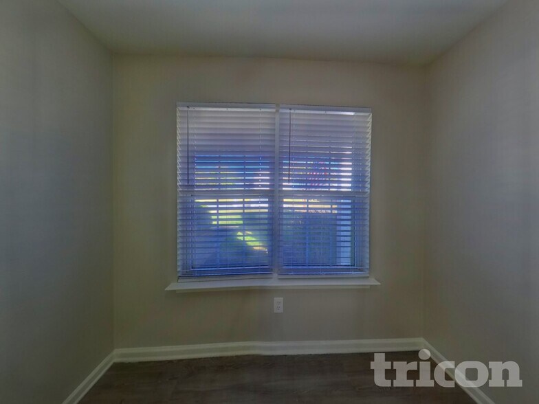 Building Photo - 1517 Crandon Dr