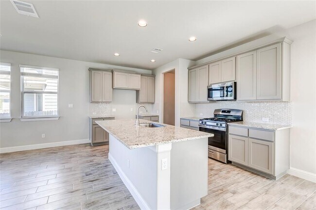 Building Photo - 113 Riverhill Dr