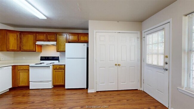 Building Photo - 1513 Hollow Hill Dr