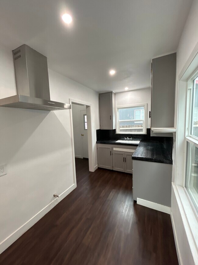 Kitchen - 5510 York Blvd