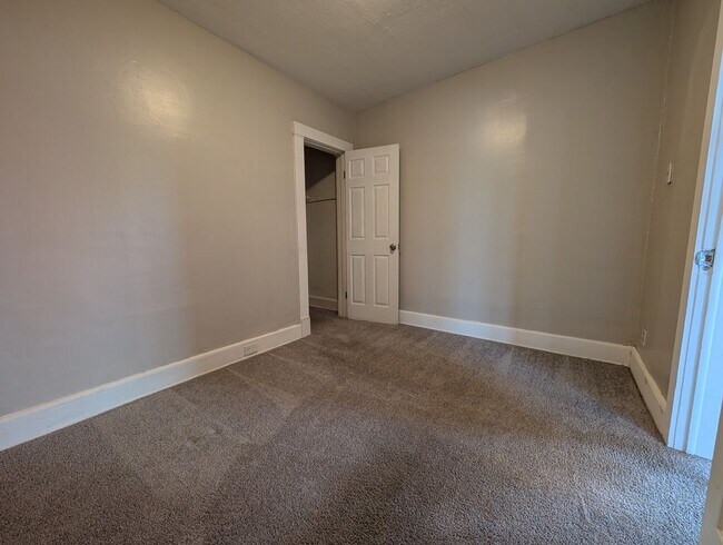 Building Photo - 1476 W 107th St